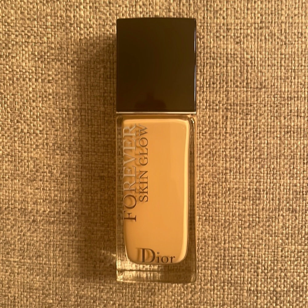Dior Forever Skin Glow Foundation- Shade 1N